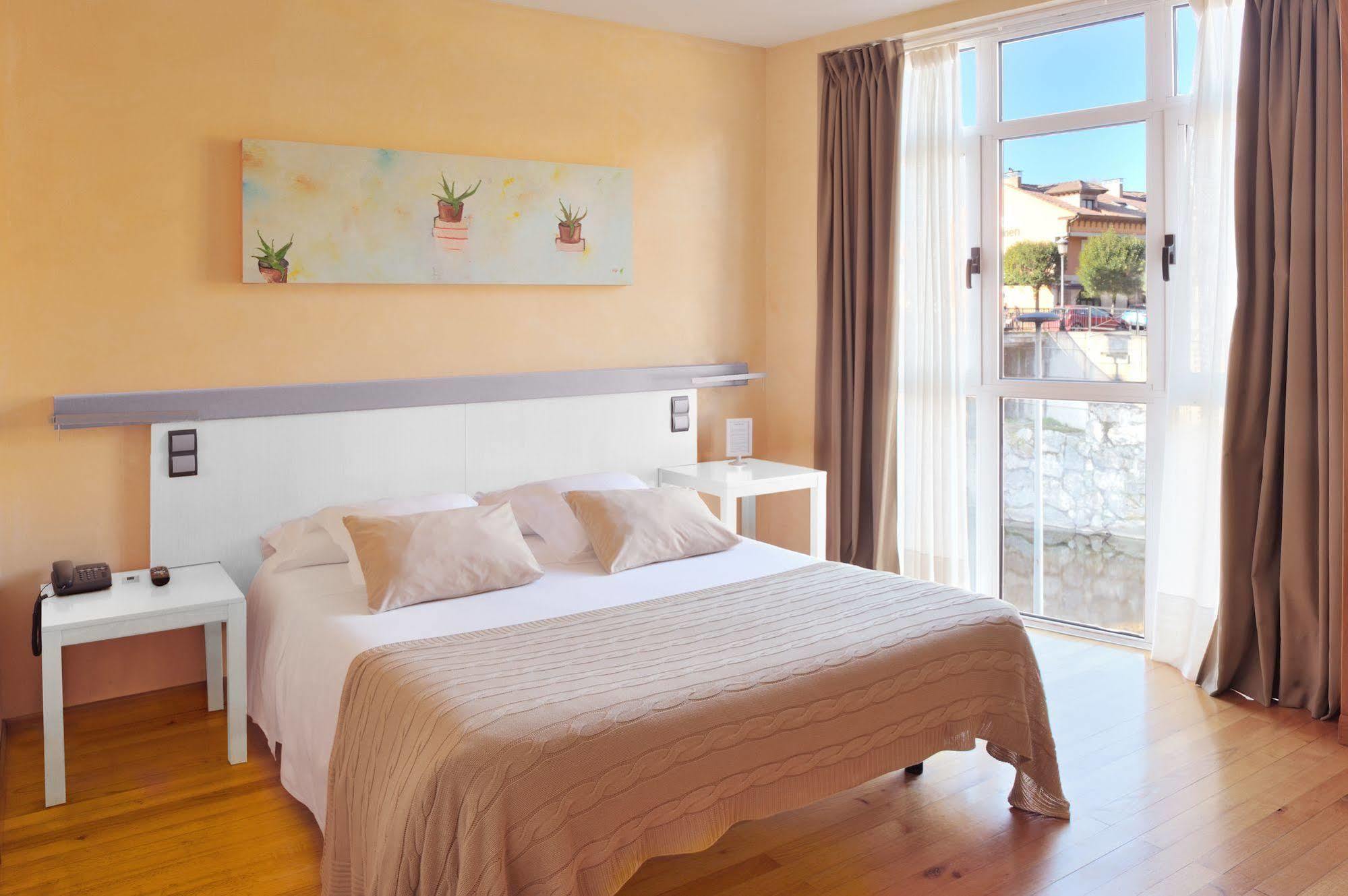 Hotel Nochendi Cangas de Onis Bagian luar foto