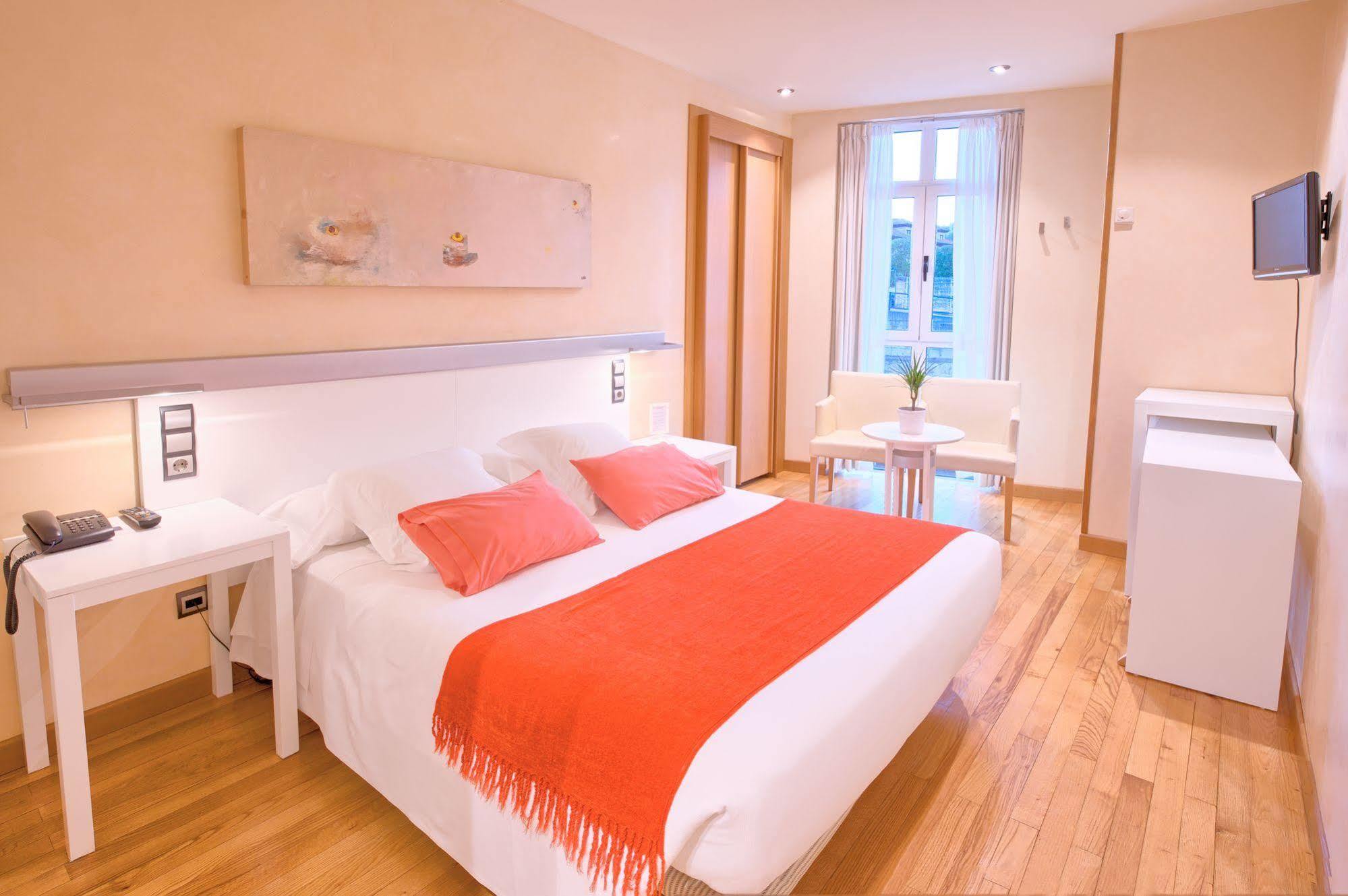 Hotel Nochendi Cangas de Onis Bagian luar foto
